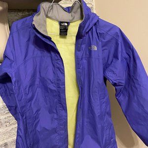 Girl's Northface Rain Jacket, Purple, size XL (18)